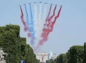 На авиашоу во Франции пилоты перепутали цвета государственного флага (Видео)