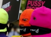 Посвященные Pussy Riot рисунки сняли с выставки из-за "опасности"