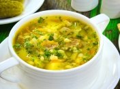 Рецептов рассольника множество, и у каждой хозяйки он свой