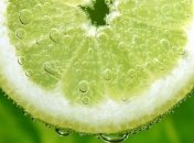 Лимонный сок разрушает камни в почках