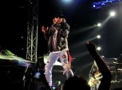 Фанат Guns N'Roses судится с вокалистом за выбитый зуб