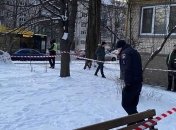 Нервный мужчина с балкона устроил стрельбу по прохожим в Киеве (фото)