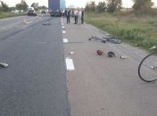 Под Киевом фура сбила группу велосипедистов: есть жертвы