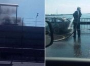 На мосту в Киеве сгорел автомобиль: появились фото и видео