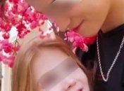 Откровенные фото, поцелуи и челлендж с цепью: украинцев взволновала новость про роман 8-летней модели