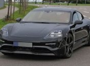 На улице Германии заметили первый электрокар Porsche 