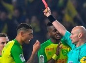 Скандальный арбитр Шапрон отстранен на три месяца за удар футболиста