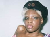 Неоднозначная модель: трансгендер с инвалидностью снялся для известного глянца