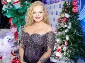 Лариса Долина ошеломила публику стройными ножками