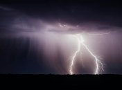 На Харьковщине пенсионера убило молнией: причиной считают мобильный телефон