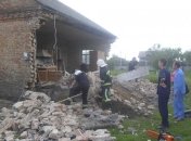 На Ривненщине обвалился дом, погибли отец и сын