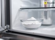 У холодильнику періодично може з'являтись неприємний запах (зображення створено за допомогою ШІ)