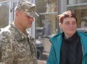 Підполковник Віктор Ратошнюк та постраждала жінка