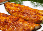 Рыбка получается сочной и ароматной