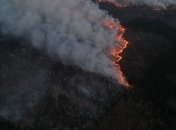 Рятувальники продовжують гасити залишки вогню під Чорнобилем