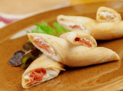 Млинець з лососем та крем-сиром