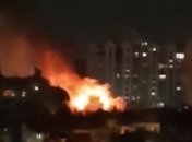 Люди прыгали из окон: в Одессе загорелась гостиница (фото, видео)