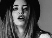 Солистка "Время и Стекло" поделилась фото в смелом купальнике