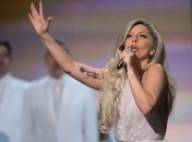 Леди Гага вышла в свет в новом эпатажном наряде 