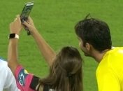 Арбитр показала Кака желтую карточку, чтобы сделать с ним селфи (Видео)