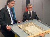Исторический день: Германия вернула Украине церковную грамоту Петра I