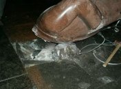 Памятник Ленину повалили в Киеве: на постамент установили флаг