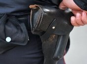 Появилось видео, как полицейский выстрелил в ногу девочке-подростку в Москве