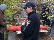 "Букетно-черепной период": мужчина в Николаеве принес любимой человеческие останки