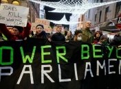 Выборы в Британии: протестующие выходят на улицы (Видео)