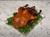 Судья "Мастер Шеф" поделилась рецептом изумительной утки с яблоками на Новый год (видео)