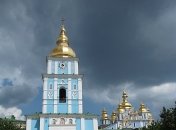 Монахи Михайловского монастыря просят активистов уйти, но те боятся