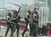 СМИ: Более 150 военнослужащих Венесуэлы перешли через границу с Колумбией