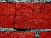 Возле Рады депутатам дарили кирпич и шприцы