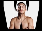 Небитый боксер заставил сдаться бывшего чемпиона мира (видео)