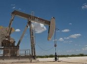 Цена на нефть рухнула ниже психологической отметки и продолжает падение 