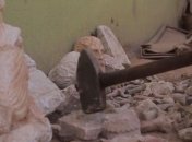 Боевики "ИГИЛ" раздробили кувалдой античные статуи в Сирии