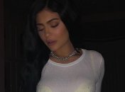 Кайли Дженнер поделилась редким снимком без макияжа