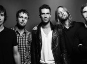 Maroon 5 исполнили новый сингл на свадьбе (Видео)