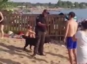 Пес охраны покусал отдыхающего на пляже в Днепре (видео)