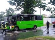 В Харькове на ходу загорелась маршрутка (Видео)