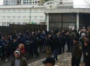 В городах Украины проходят акции протеста у генконсульств РФ