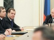 "Бросил бумаги на стол и кричал": у помощника Путина сдали нервы