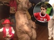 Российский футболист привел медведя на день рождения сына