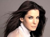 Голливудская звезда в вечернем платье с оригинальным аксессуаром посетила кинопоказ