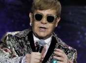 Элтон Джон увиделся с мальчиком, которого ему не дали усыновить