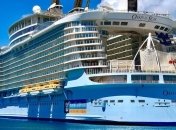 На Багамах крупный круизный лайнер попал в аварию (Видео)