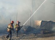 В Киеве горел пляжный комплекс (Фото, Видео)