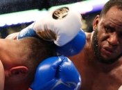 Падал 10 секунд: непобедимый супертяж отравил соперника в странный нокаут (видео)