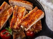 Приготовленные таким образом ребрышки остаются очень мягкими и вкусными