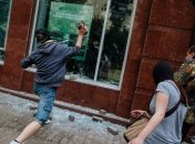 В Киеве неизвестные забросали камнями отделение" Сбербанка России"